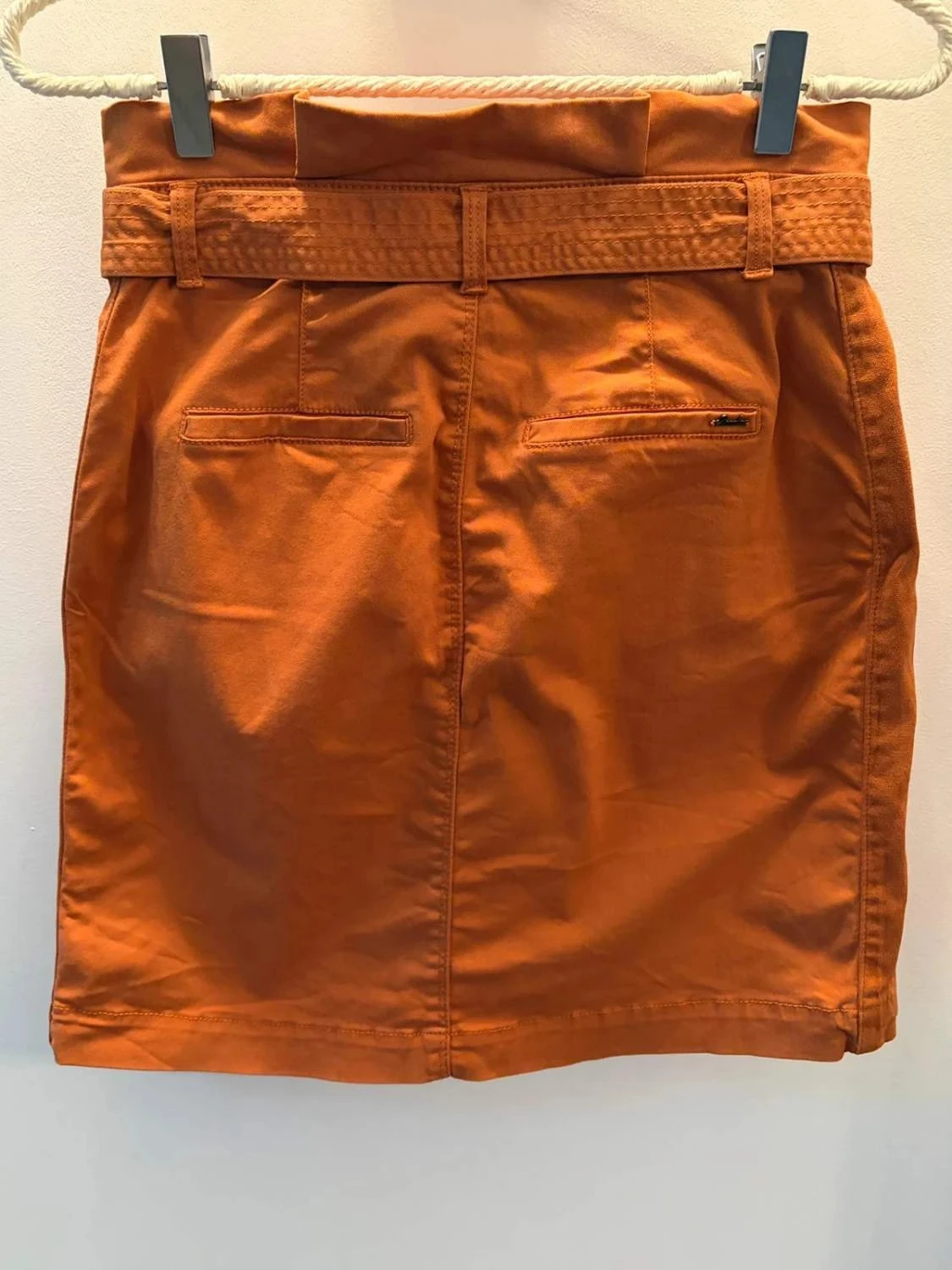 Falda de cintura alta Bonobo talla 36 color terracota con cinturón – photo 3